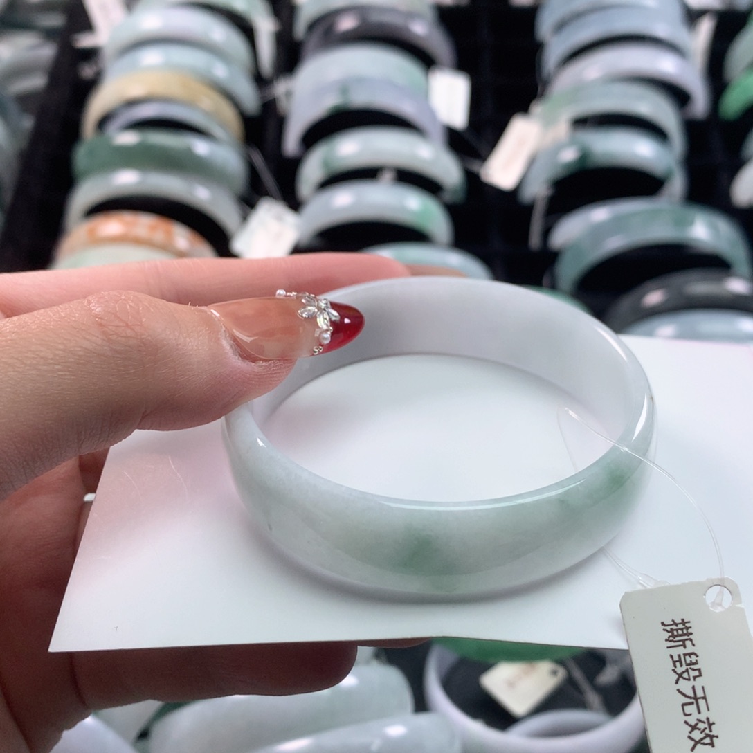 翡翠手镯未镶嵌公主