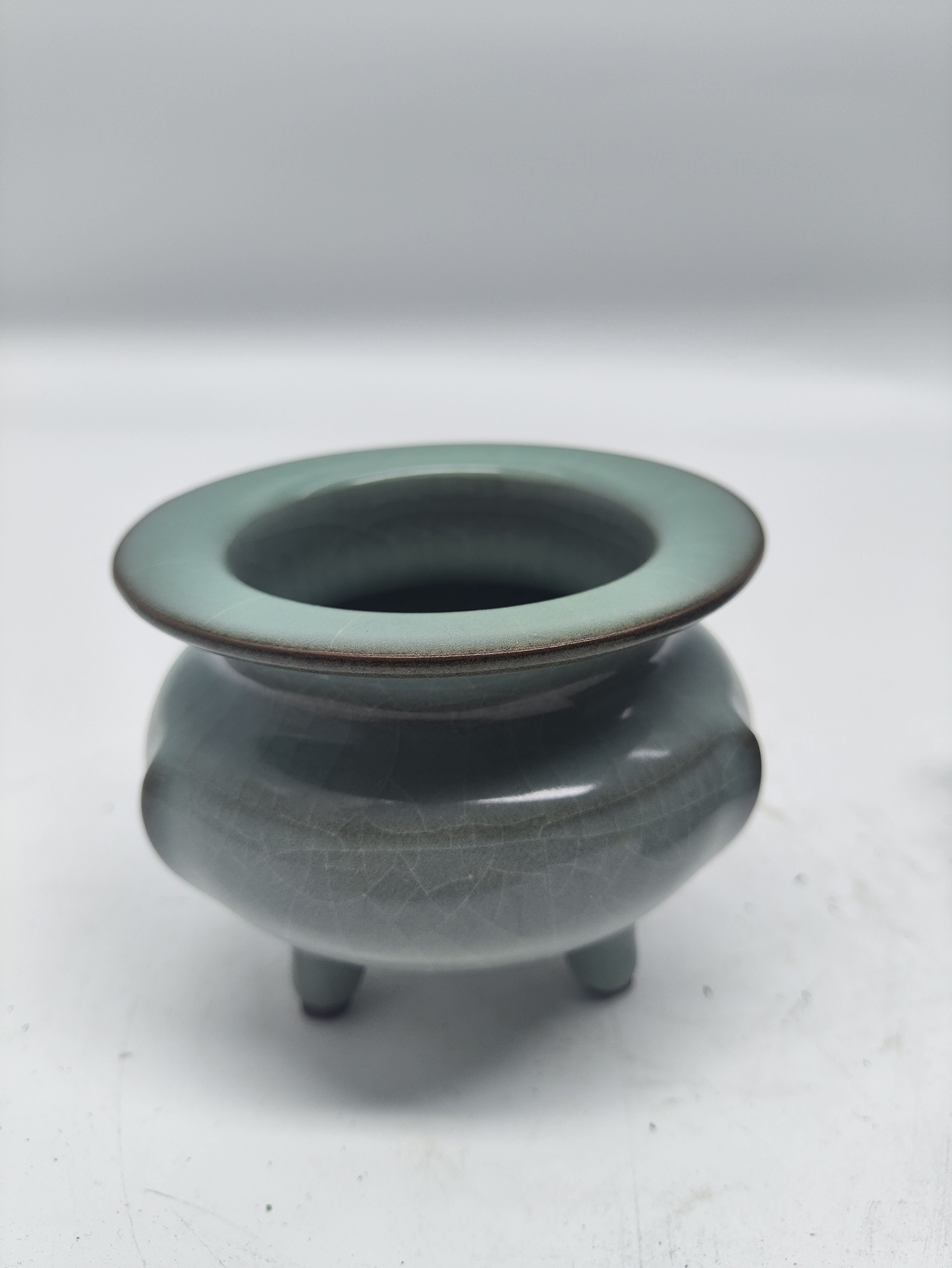 官三足香炉冰裂釉陶瓷瓷器开门青瓷冰裂纹精美