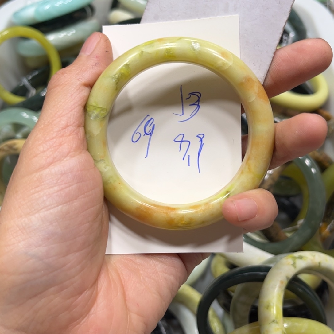 蛇纹石玉手镯未镶嵌