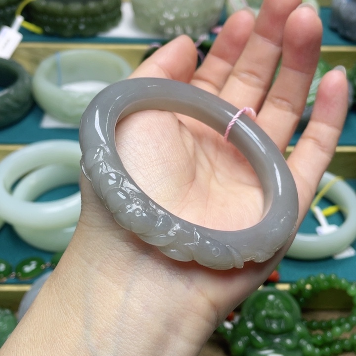 和田玉手镯55+圈口 编号38未镶嵌