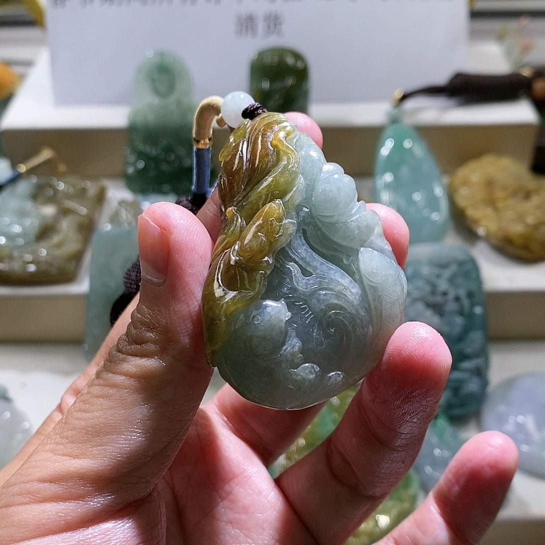 【闪购商品】翡翠颈饰未镶嵌荷叶鱼