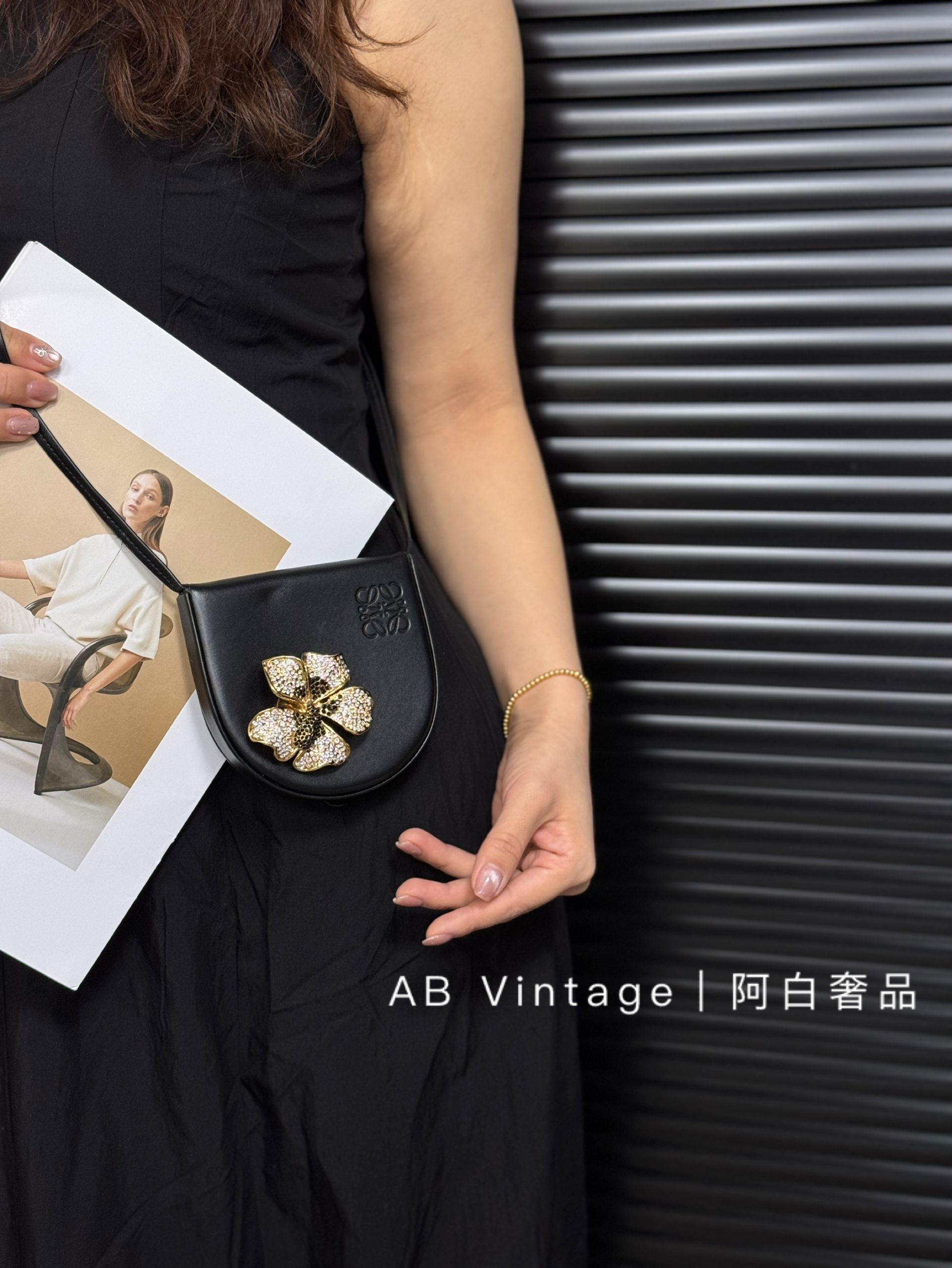 95新 LOEWE/罗意威 阿白奢品/ 罗意威 mini heel水钻花朵斜挎包