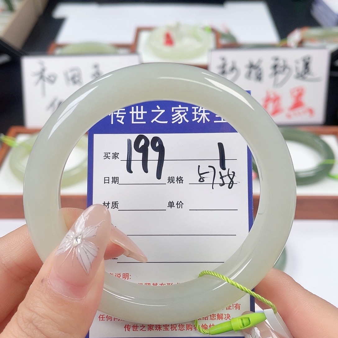 和田玉手镯未镶嵌