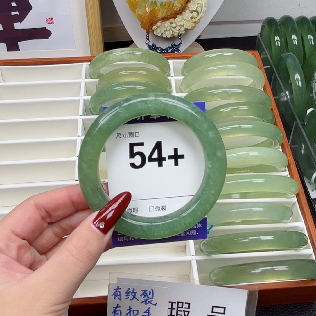 蛇纹石玉手镯未镶嵌