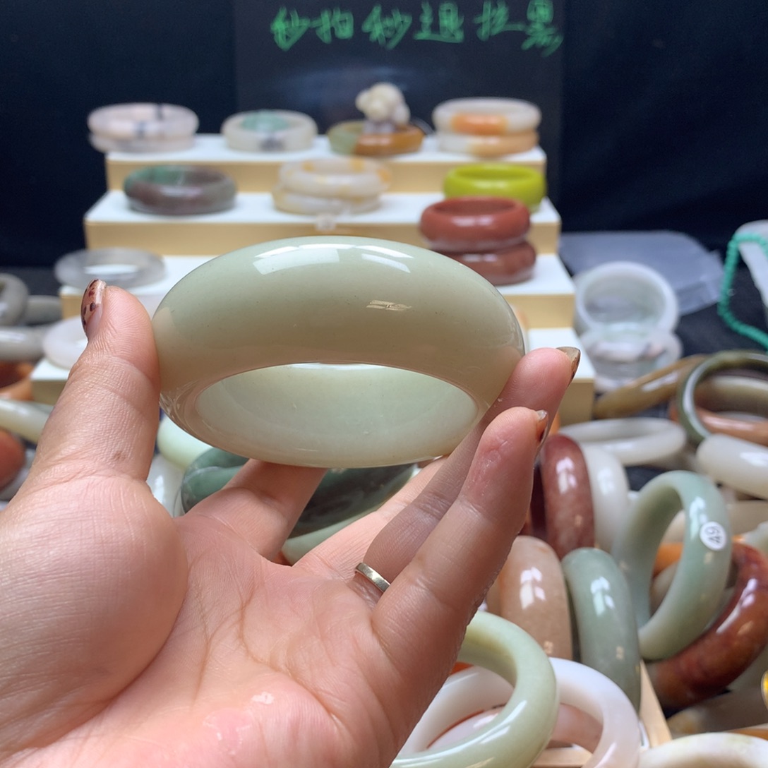 石英质玉手镯未镶嵌朵*