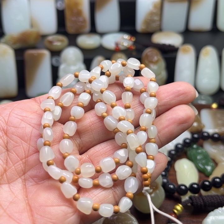 和田玉颈饰未镶嵌