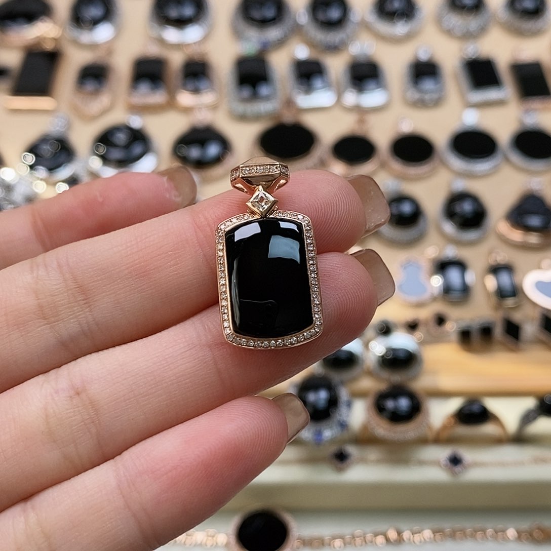 翡翠颈饰18K金镶嵌天然翡翠墨翠