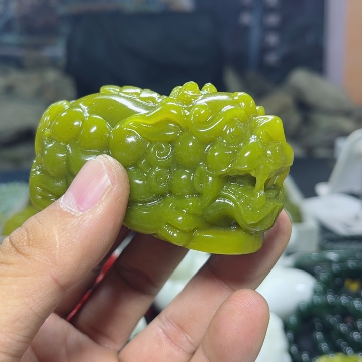 蛇纹石玉手把件未镶嵌