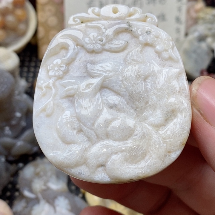 颈饰未镶嵌硅化珊瑚（珊瑚玉）有瑕