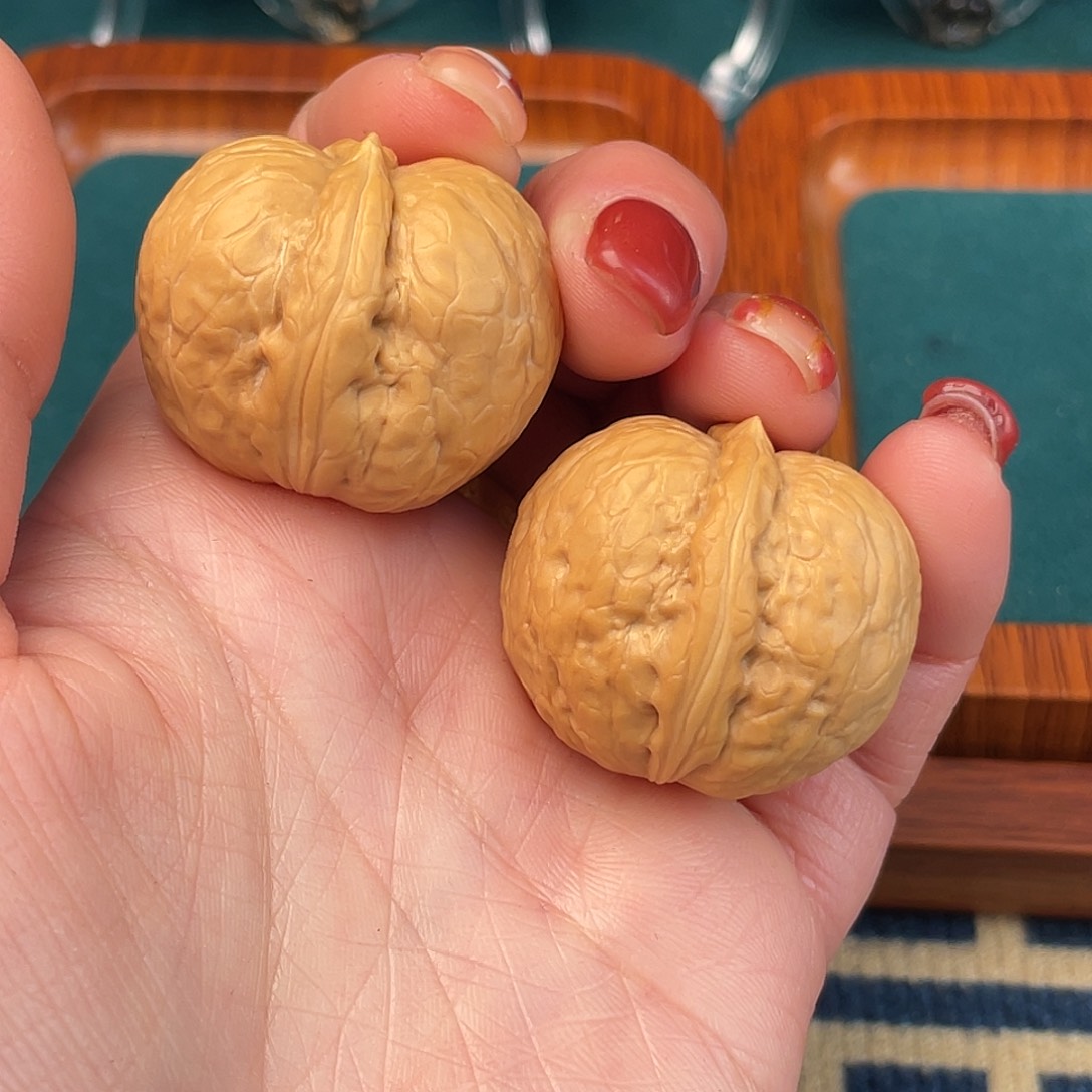 文玩核桃把件金元宝