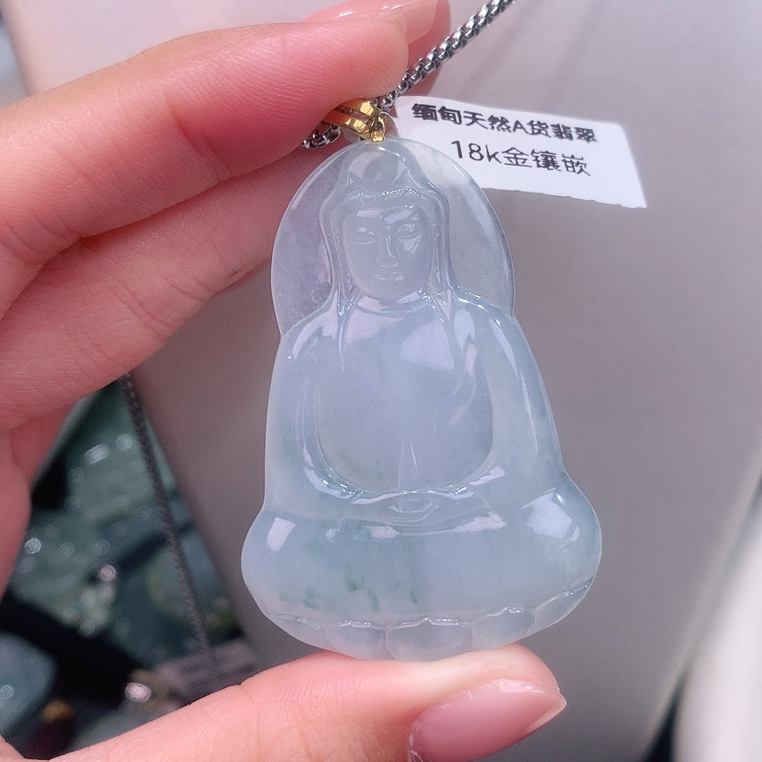 颈饰18K金镶嵌翡翠白冰飘花素素衣观音