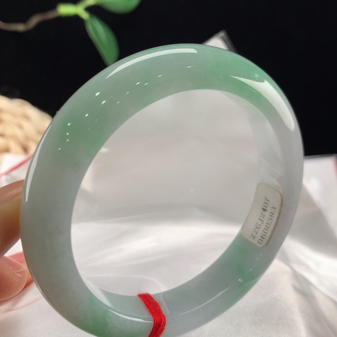 翡翠手镯未镶嵌111-0393