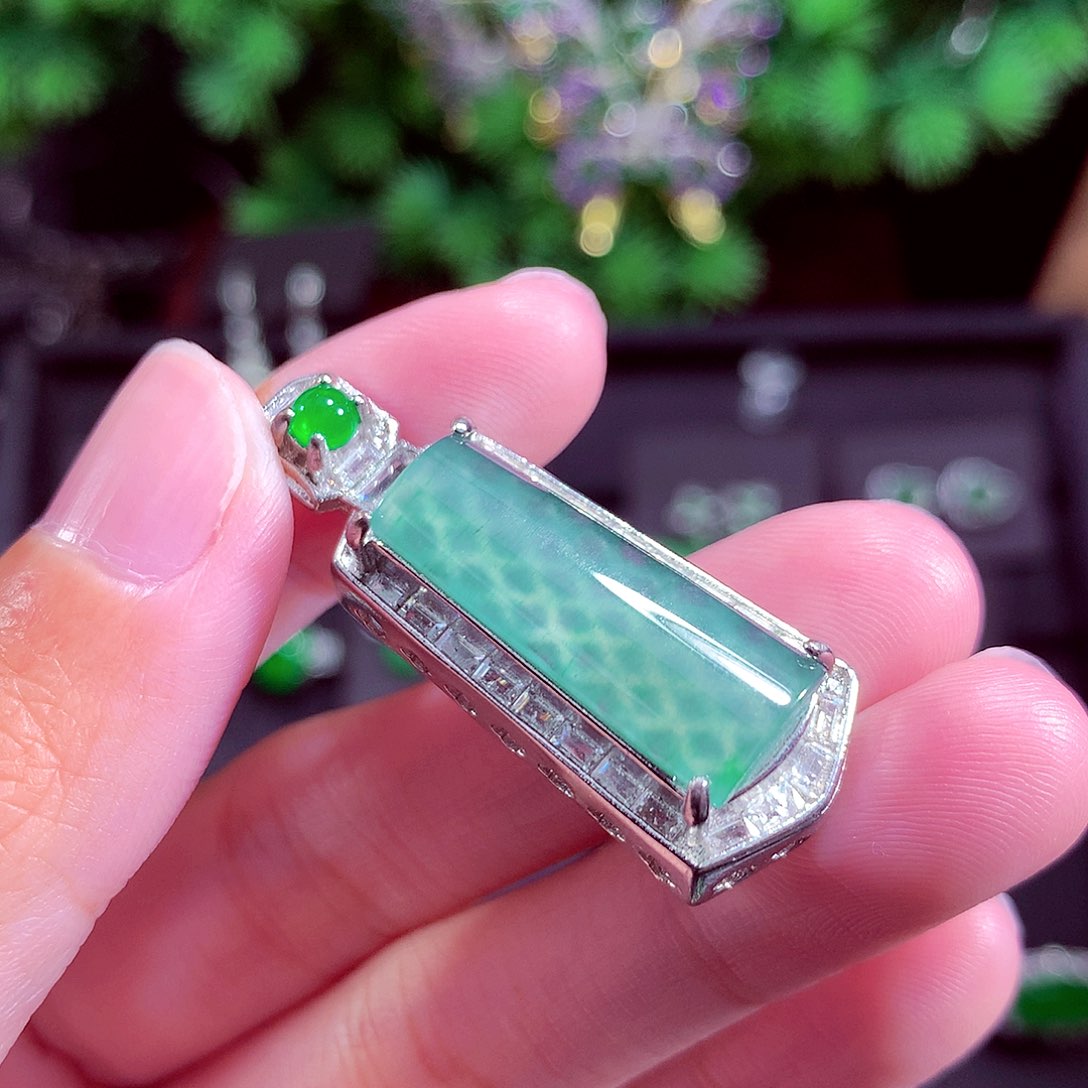 颈饰未镶嵌翡翠天然