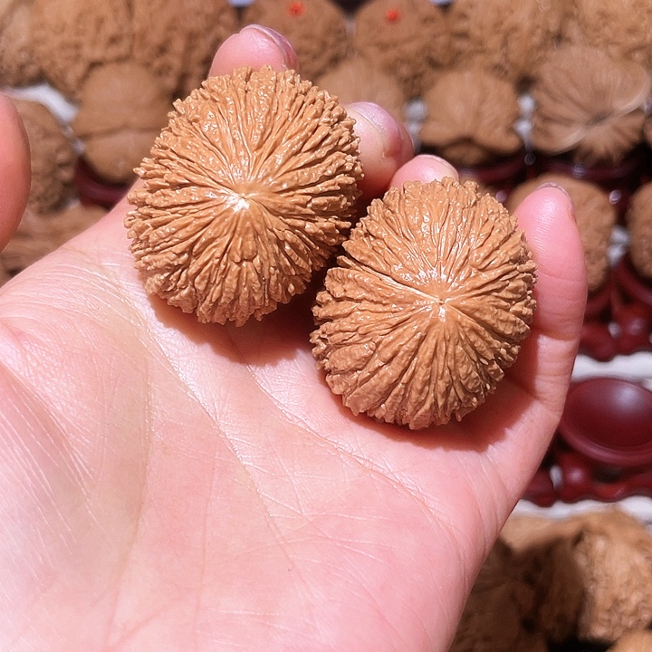 小***豆把件文玩核桃猴头元宝