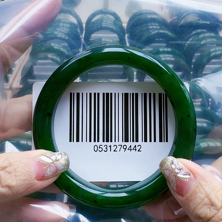 和田玉（碧玉）手镯未镶嵌6061