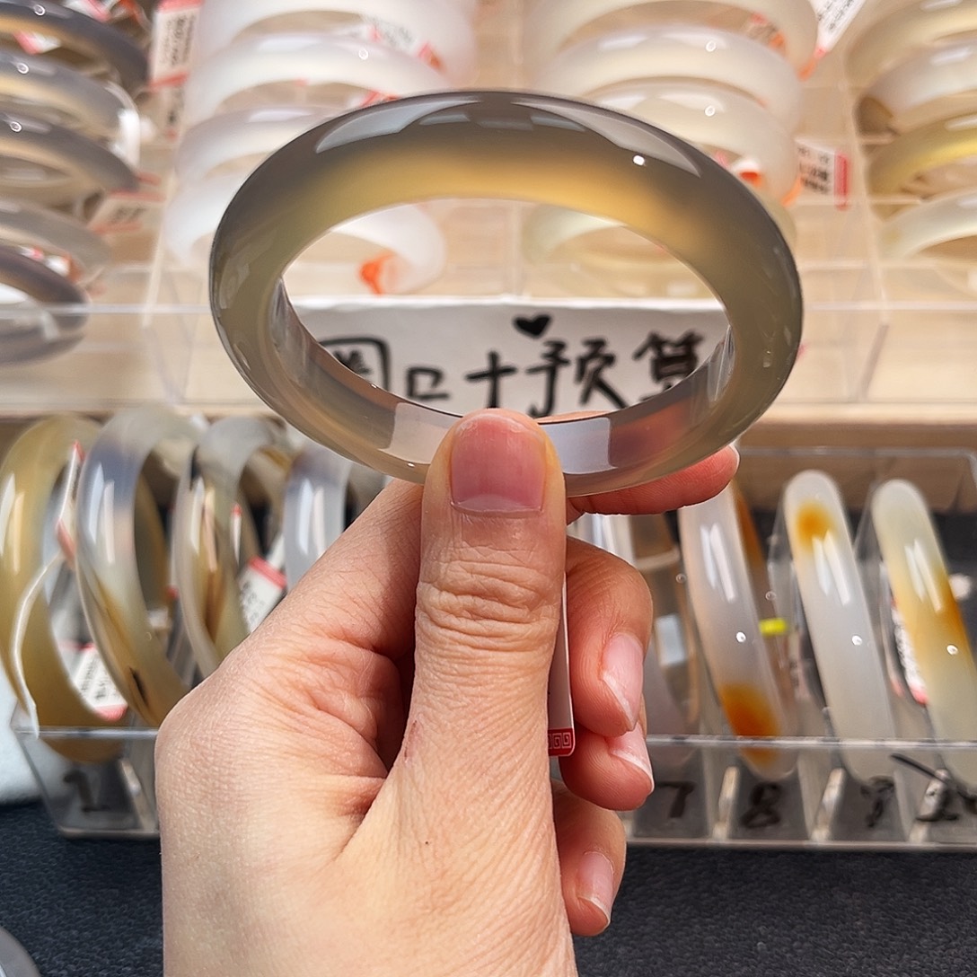 数***九玛瑙/玉髓未镶嵌手镯