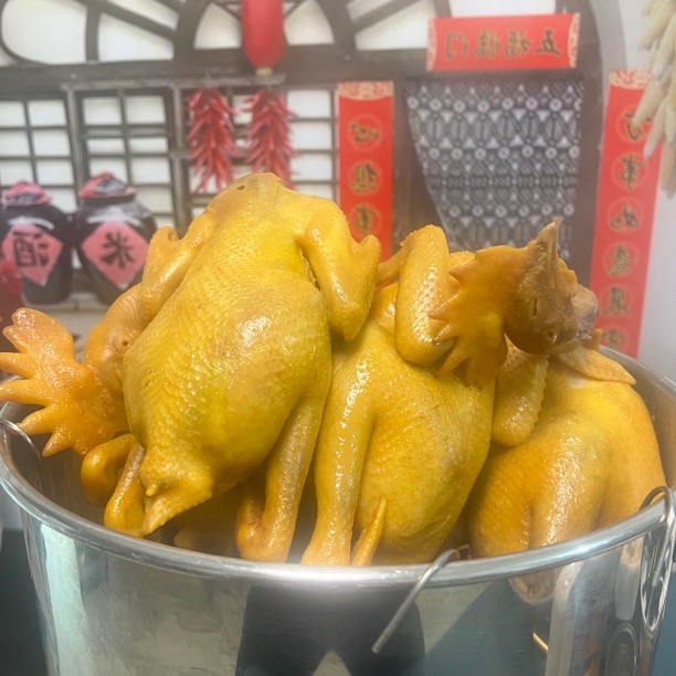 广东梅州盐焗鸡整只2斤左右新鲜老母鸡当天盐焗当天销售没有隔夜鸡可以手撕可以切块