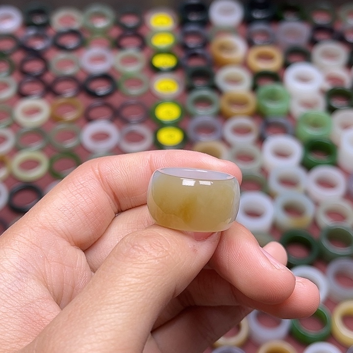 和田玉戒指未镶嵌16.2 一口糖 无鉴赏