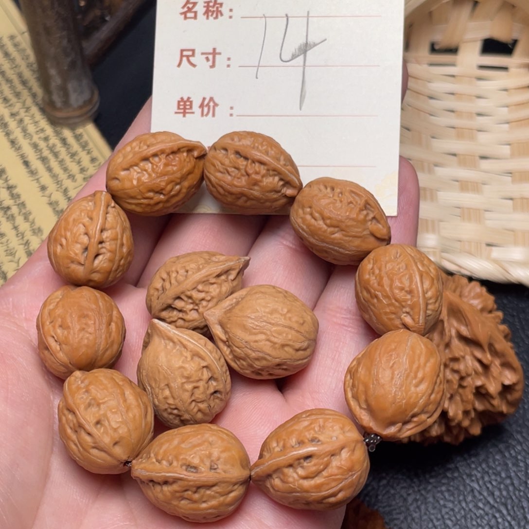 文玩核桃把件秋子手串1.8