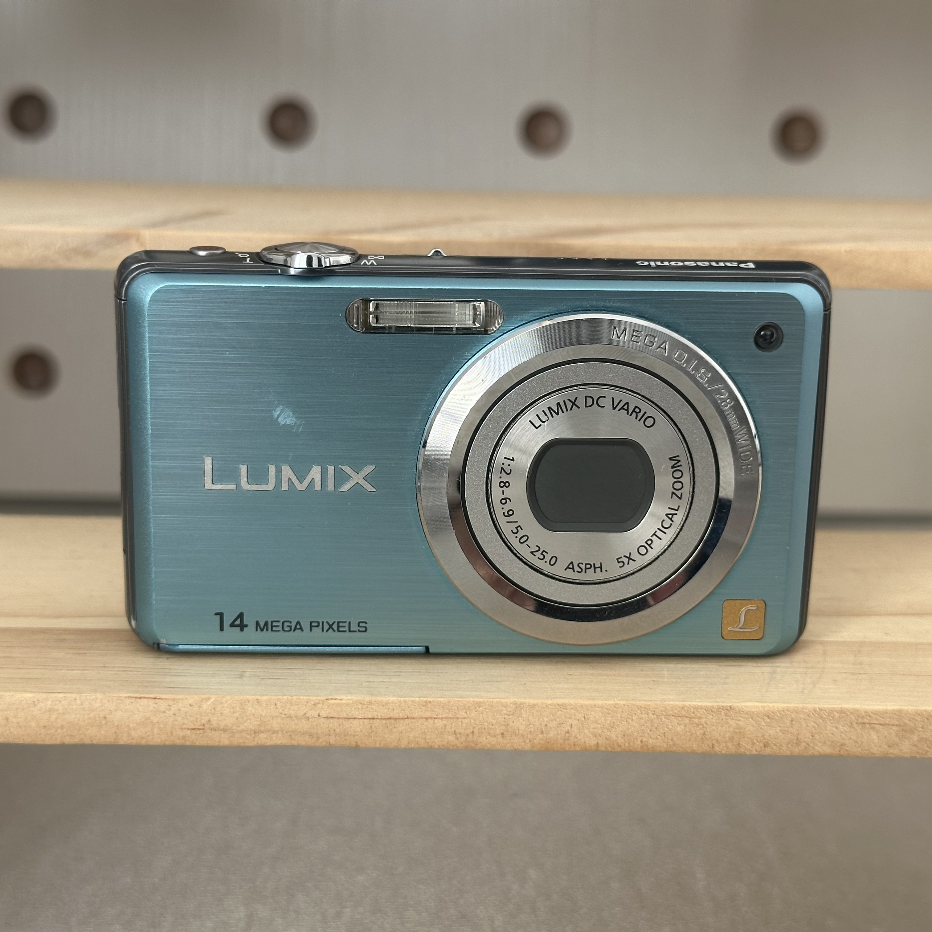 9新 Panasonic/松下 松下FH3天蓝色1400万像素5倍变焦配件齐全