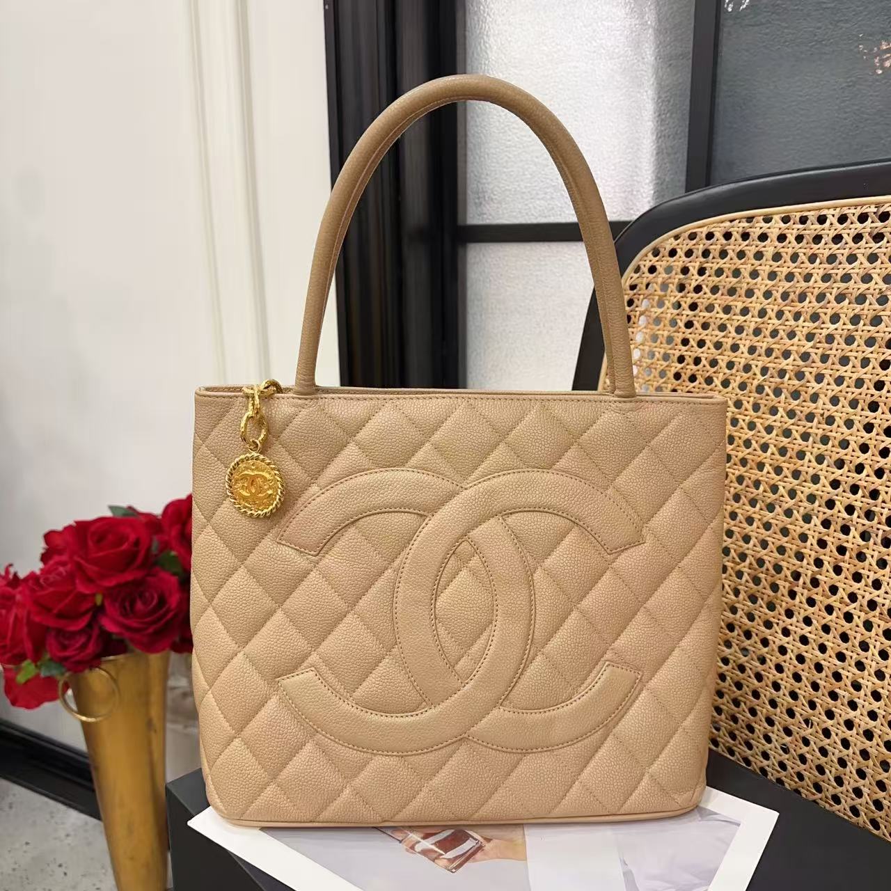 95新 Chanel/香奈儿 希尔顿奶茶色金扣荔枝牛皮单肩包/62055365