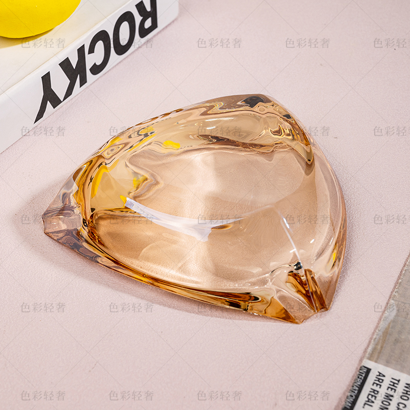 L809 三角水晶烟灰缸轻奢简约风客厅用创意大气办公室用摆件