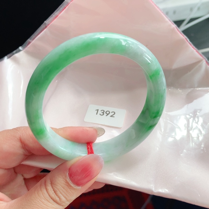 翡翠手镯未镶嵌03。