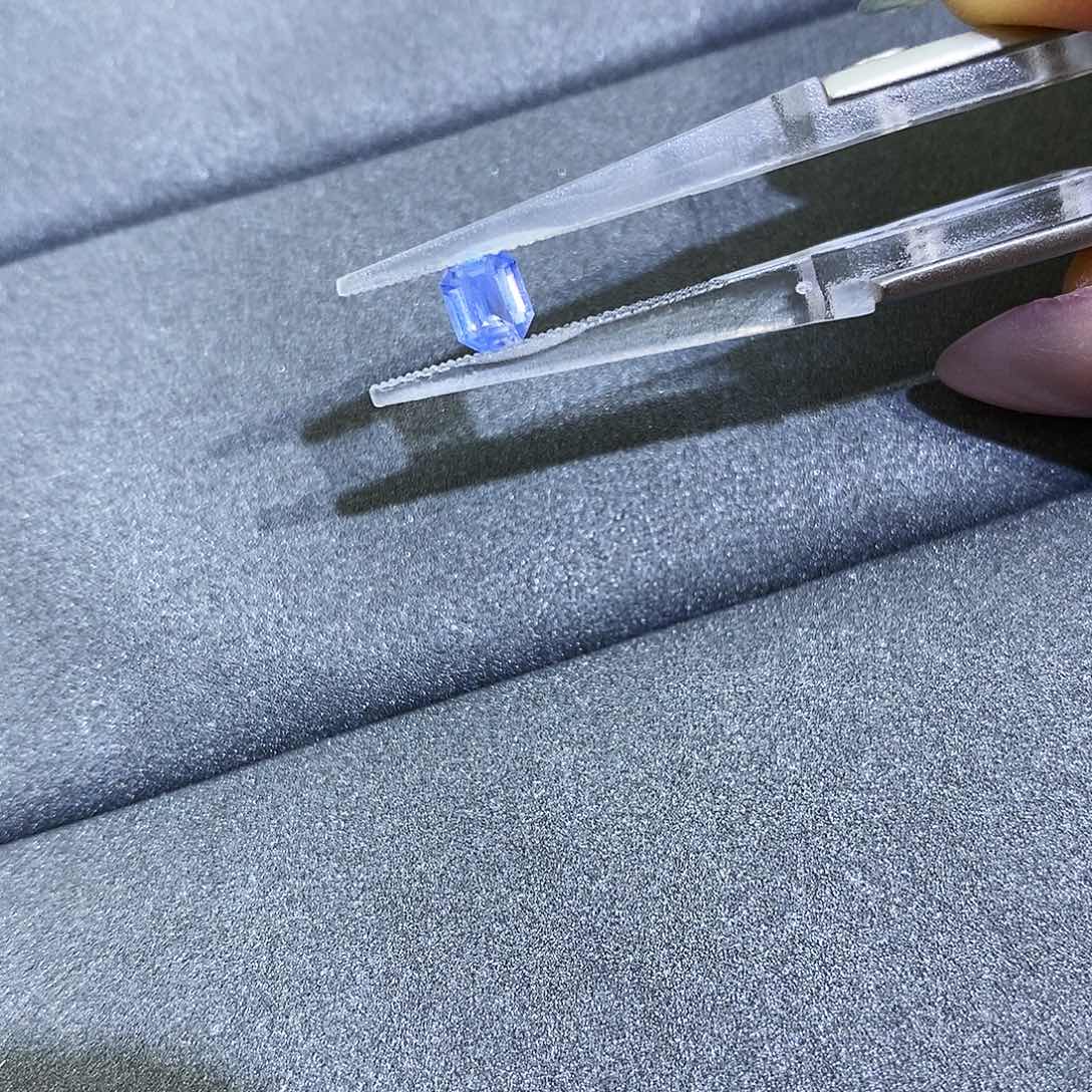 蓝宝石裸石未镶嵌天然蓝宝石0.38克拉