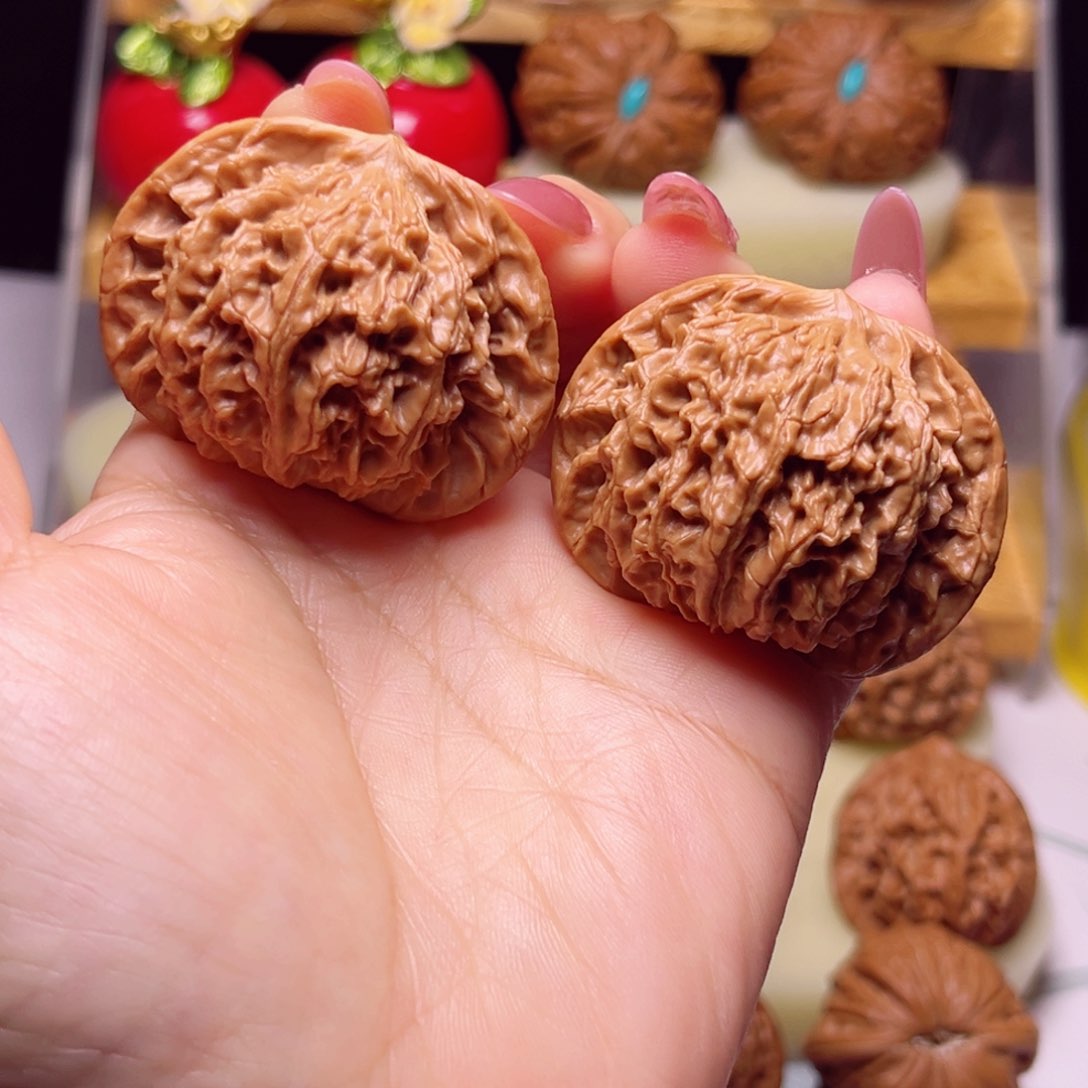 文玩核桃吊坠46尺乾隆狮子头