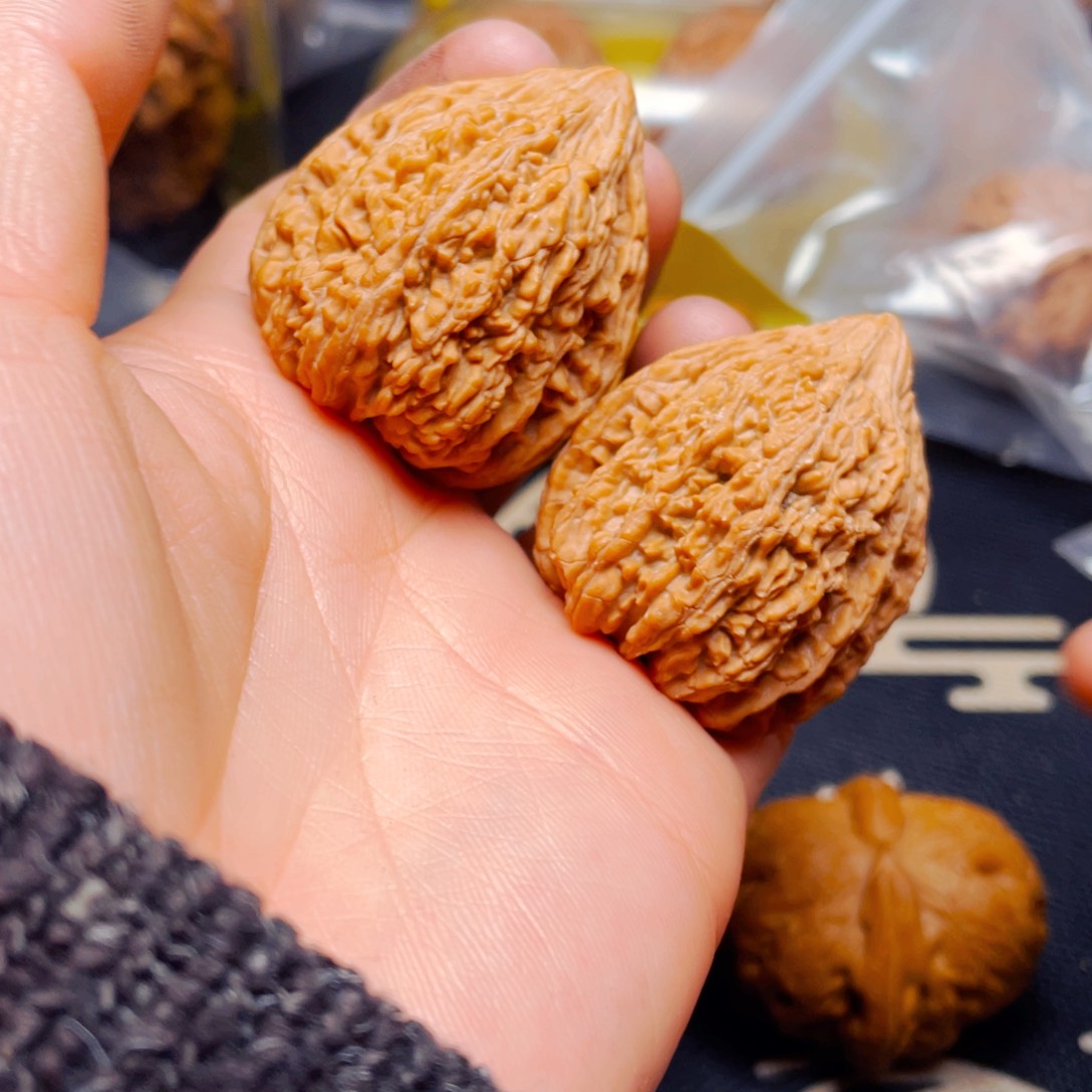 吊坠文玩核桃只***い塔尖一对