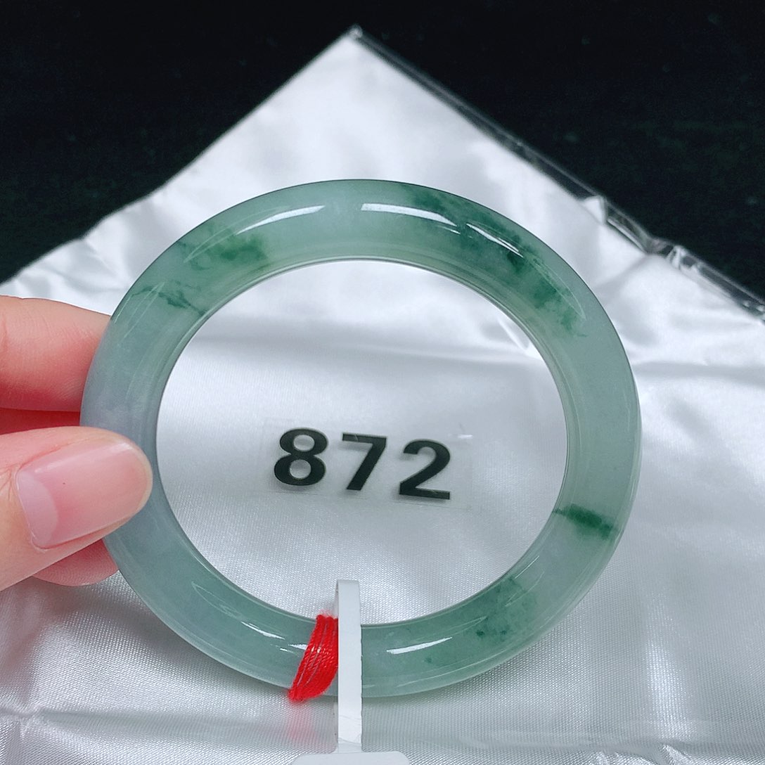 未镶嵌手镯（圆镯）翡翠