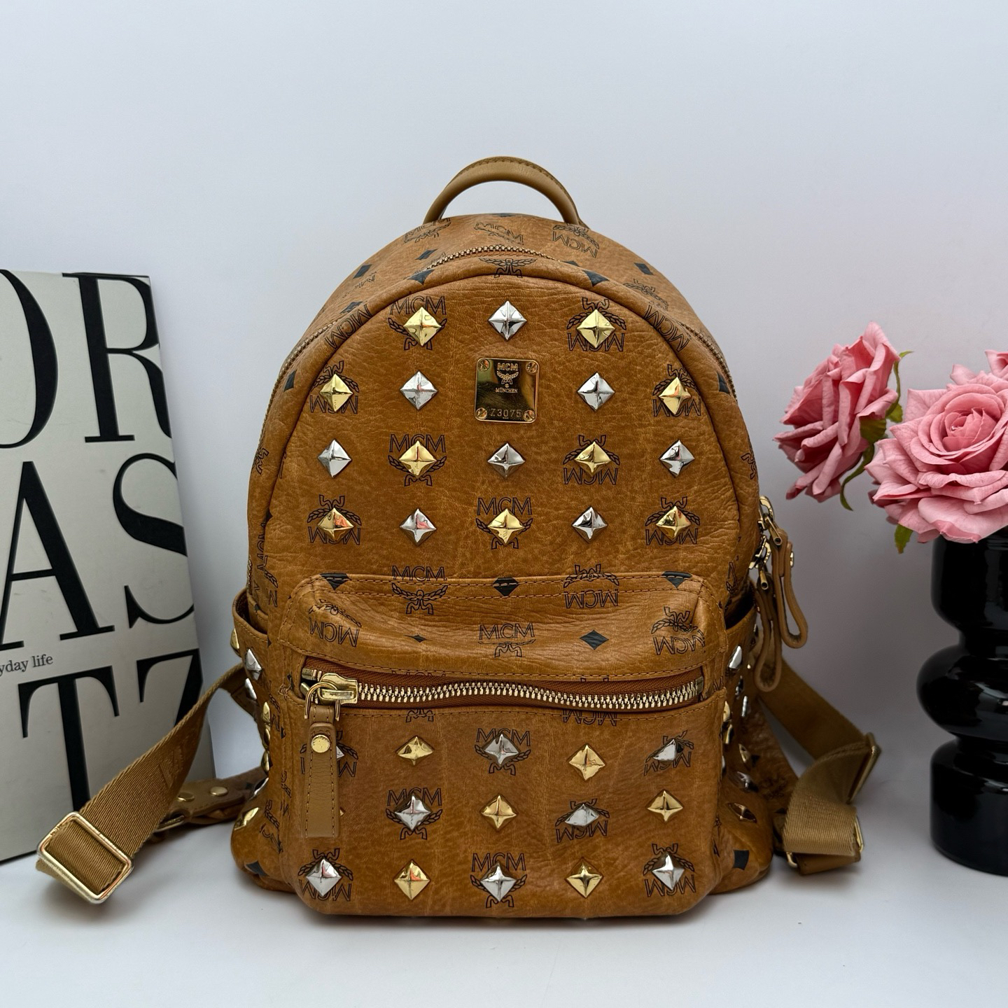 95新 MCM MCM xy 9345 干邑色铆钉双肩包中号26x33