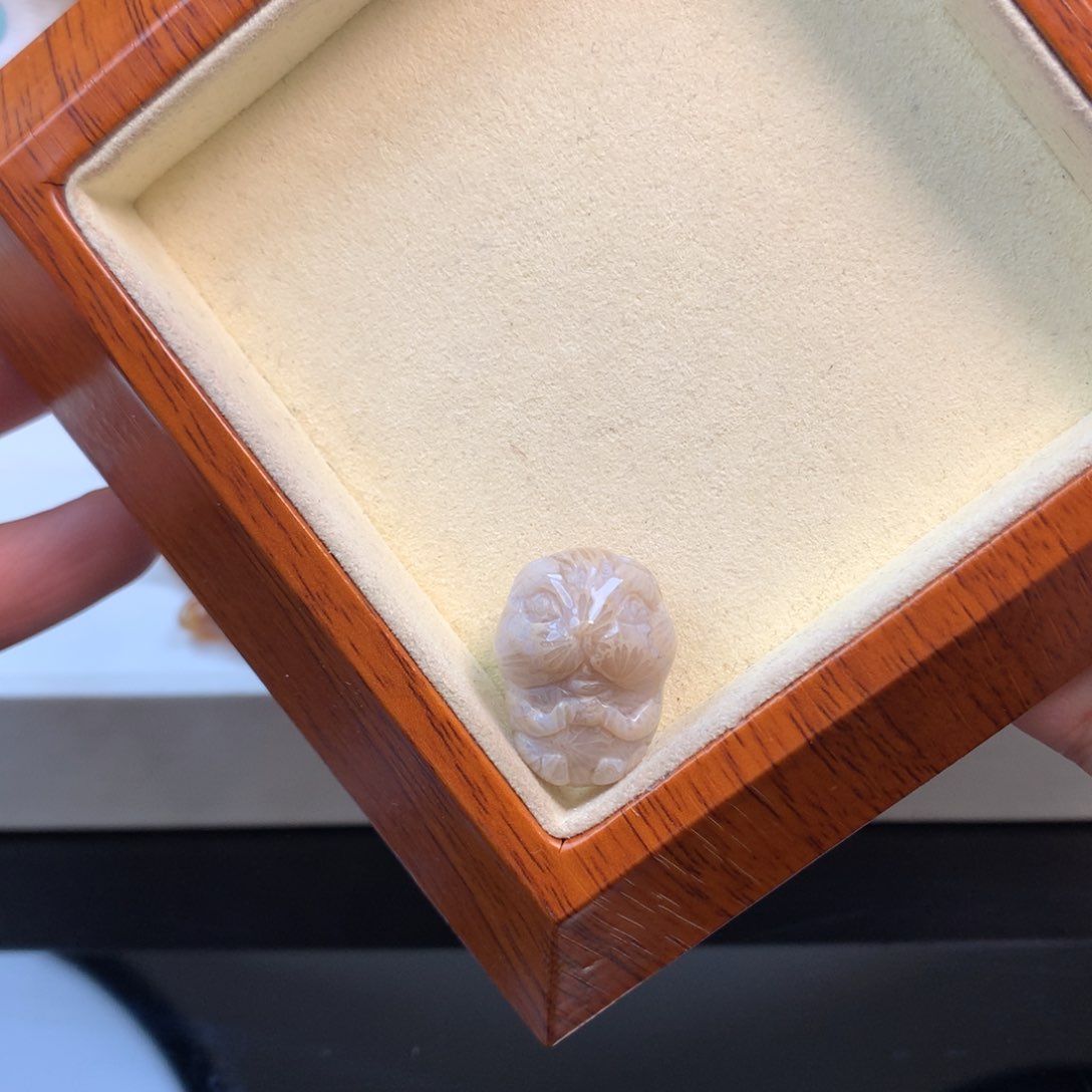 硅化珊瑚（珊瑚玉）颈饰未镶嵌大花