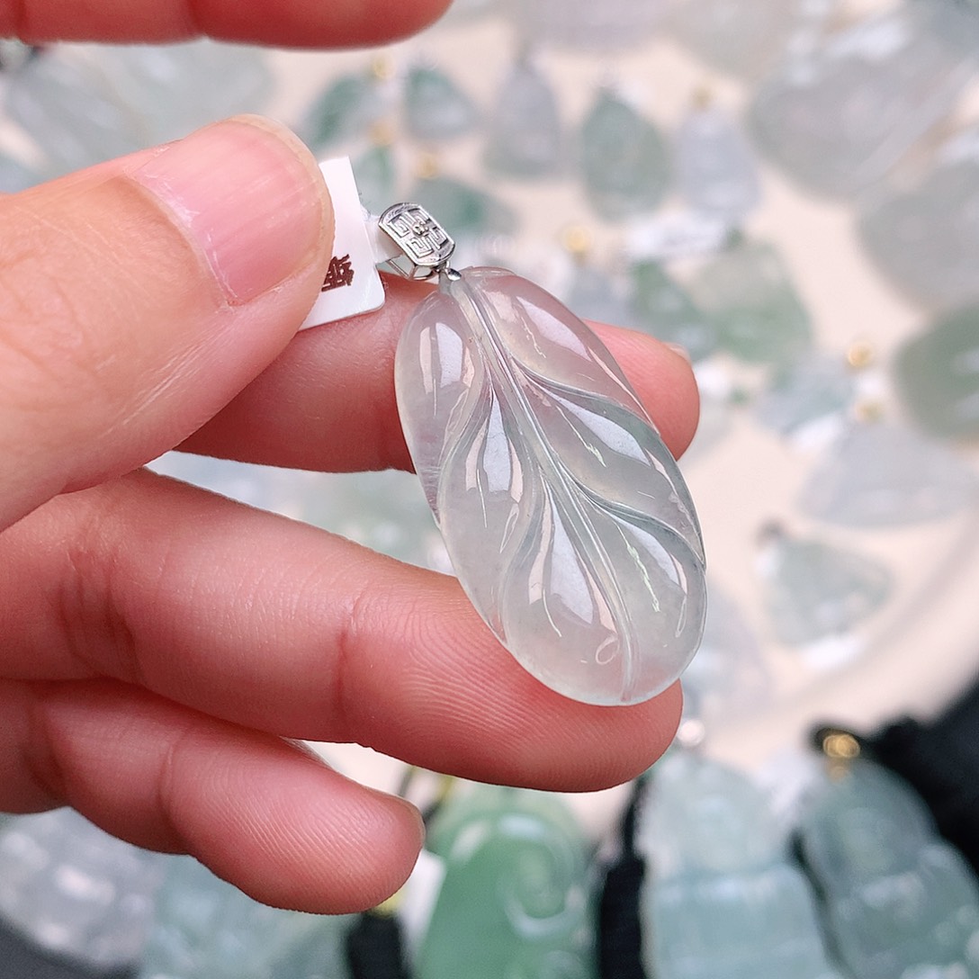 翡翠颈饰18K金镶嵌冰胶芭蕉叶