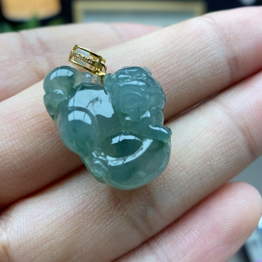 翡翠18K金镶嵌颈饰吊坠