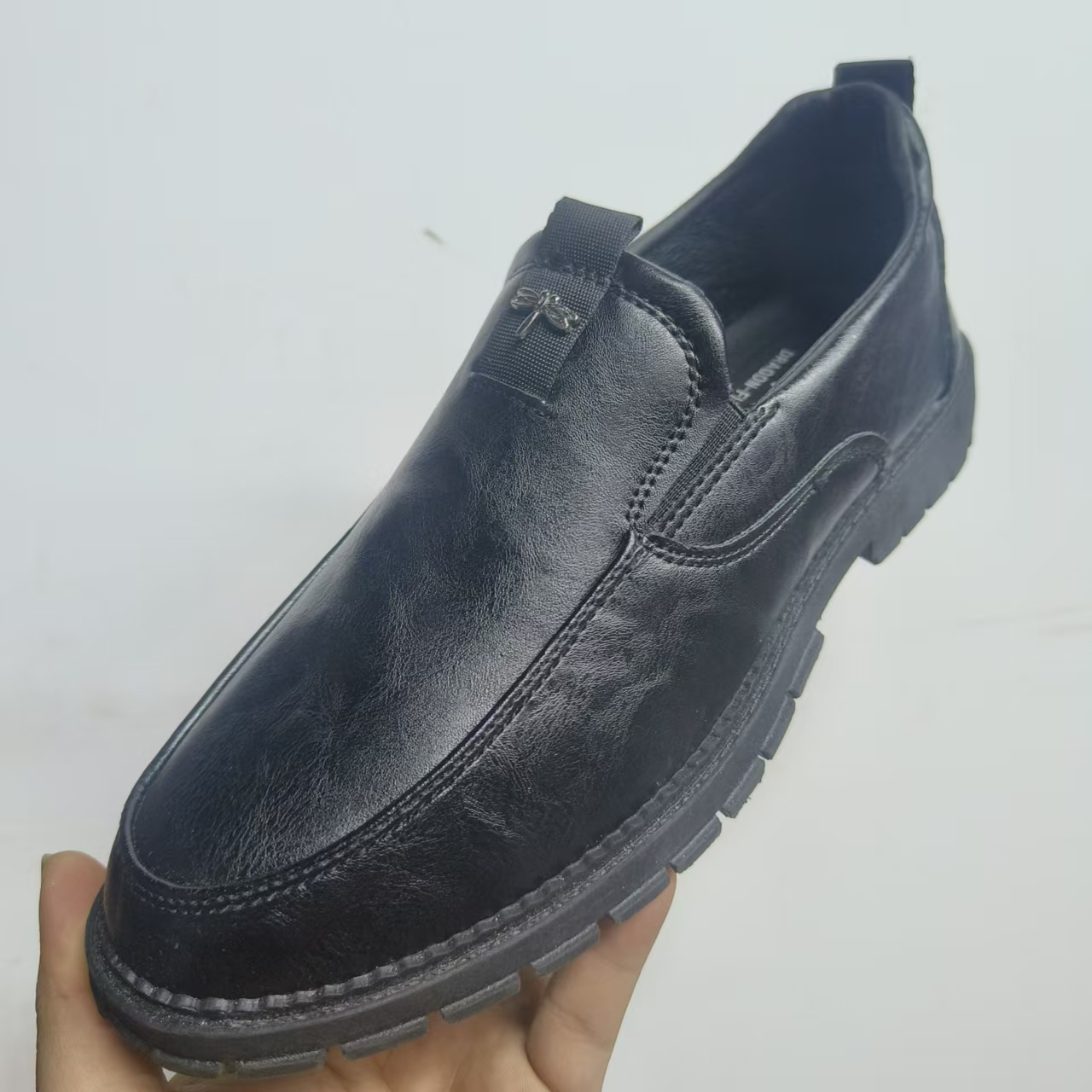 Z0161断码真皮男鞋（样鞋稍有磨损轻微瑕疵介意勿拍！）