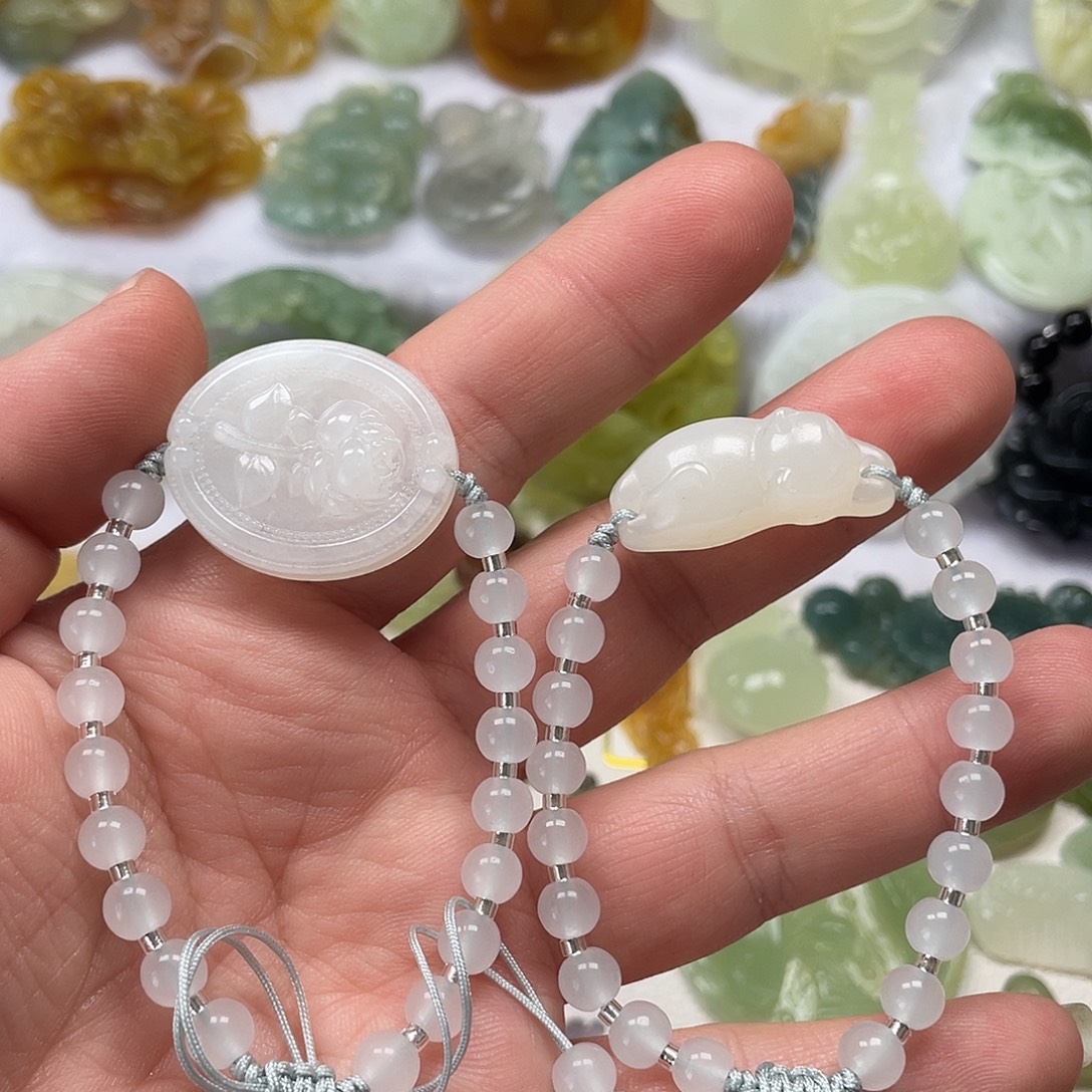 蛇纹石玉未镶嵌颈饰