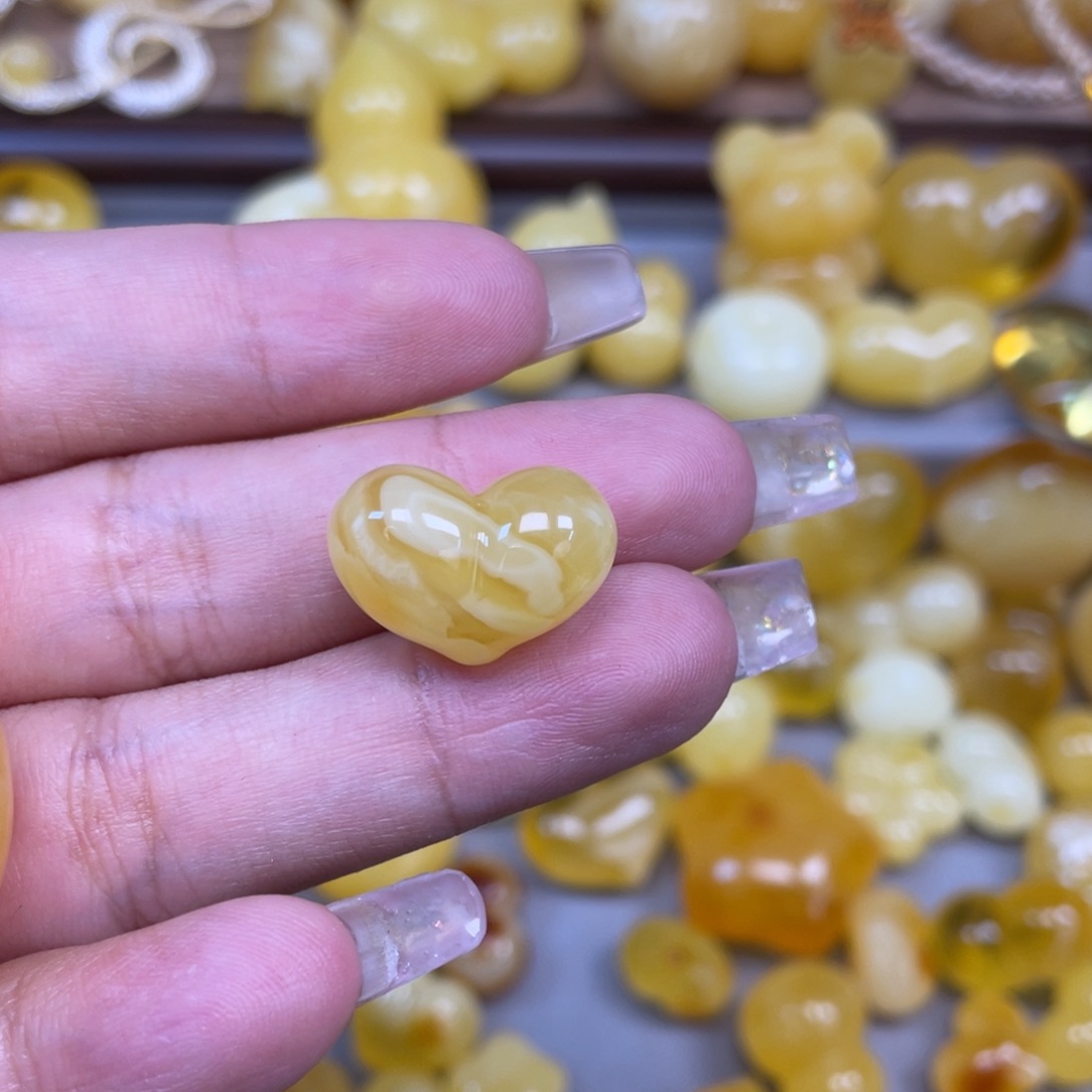 惊****琥珀未镶嵌珠宝奇石