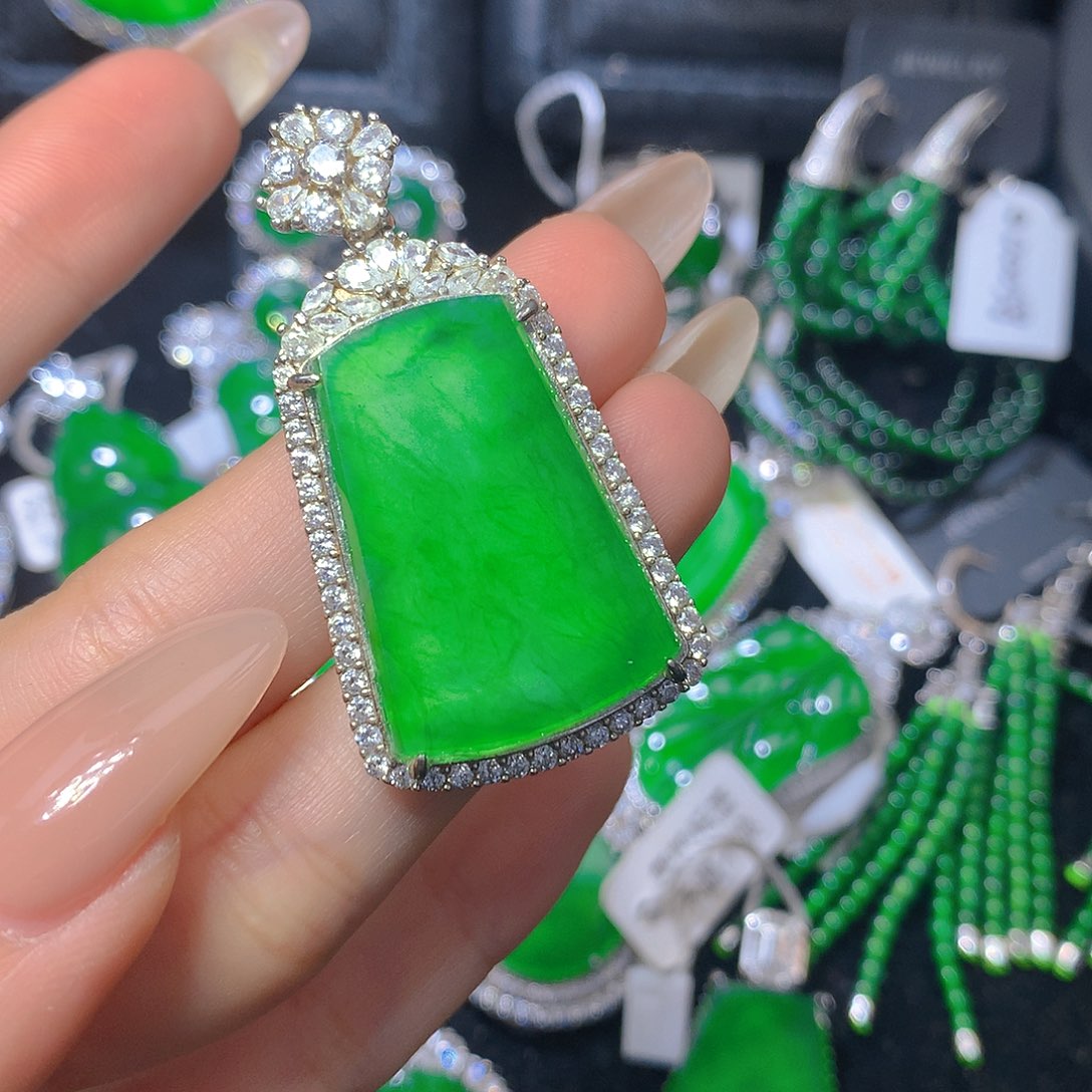 翡翠颈饰银S925镶嵌翡翠