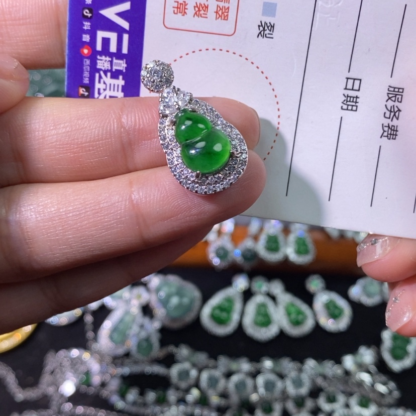 【闪购商品】翡翠颈饰未镶嵌天然