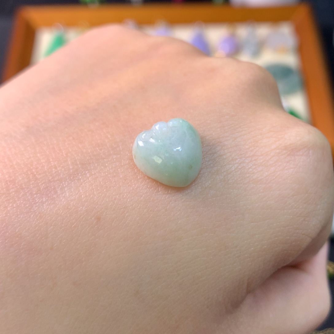 翡翠未镶嵌颈饰有纹裂