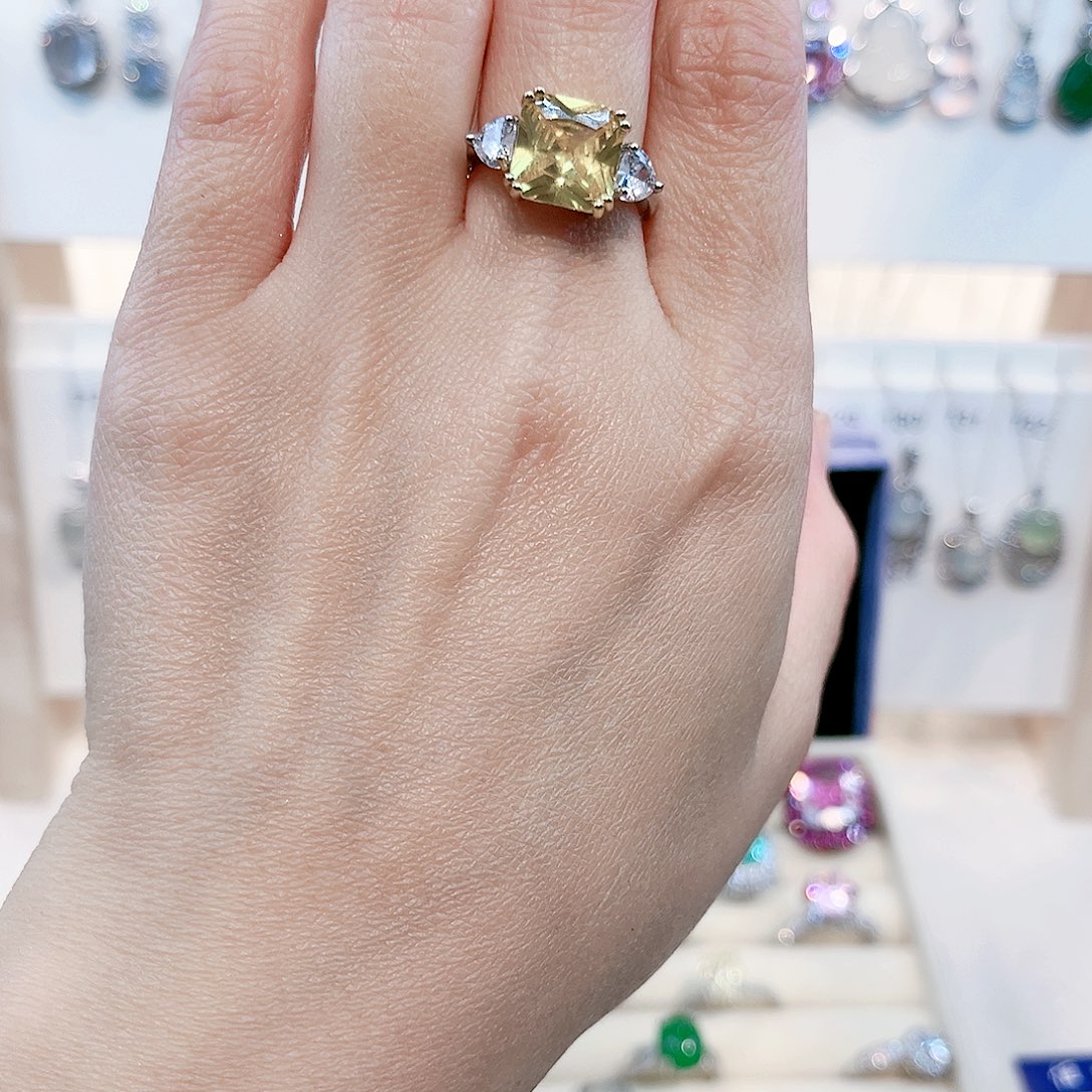 ****.足银镶嵌黄晶戒指