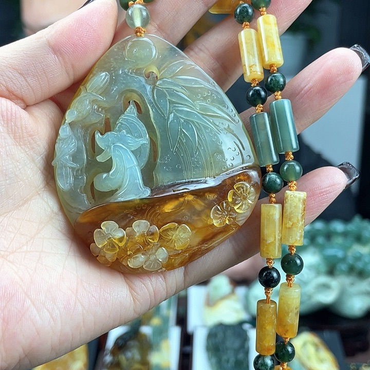 蛇纹石玉颈饰未镶嵌