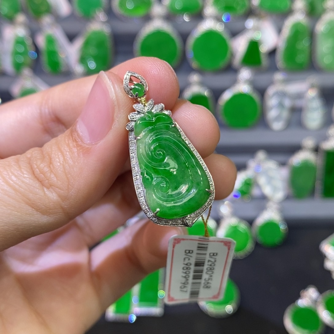 翡翠吊坠(不含链)18K金镶嵌