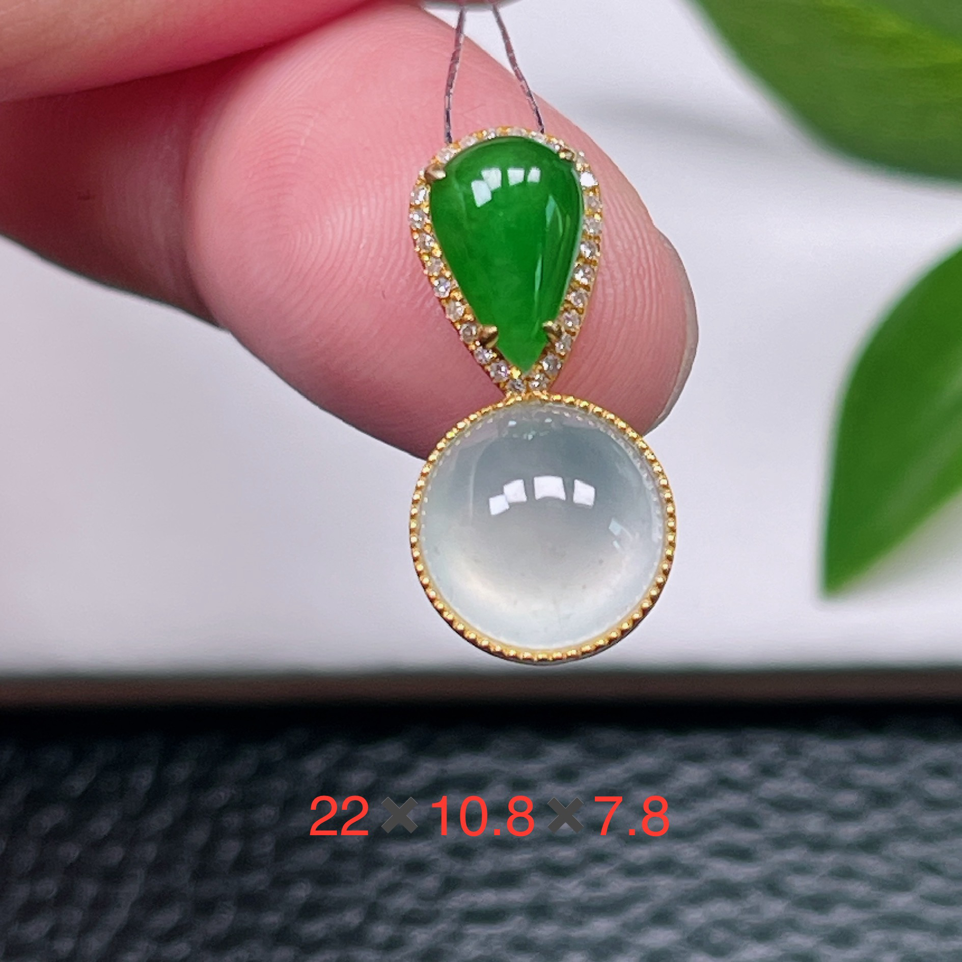 天然缅甸翡翠A货～冰种满绿白月光水滴蛋面吊坠冰润18k特色玉挂件K