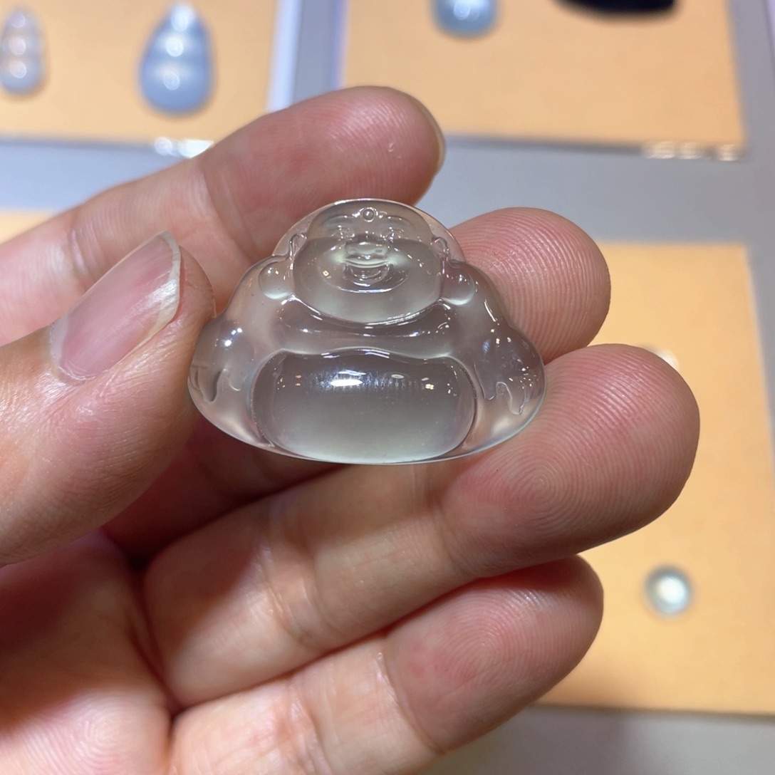 翡翠未镶嵌颈饰佛公