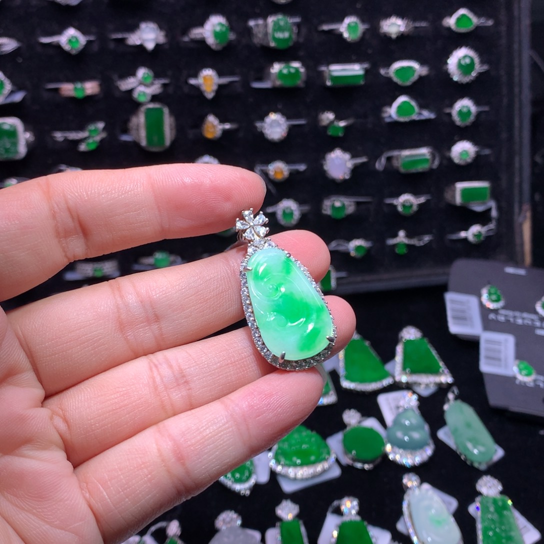 翡翠银S925镶嵌颈饰翡翠