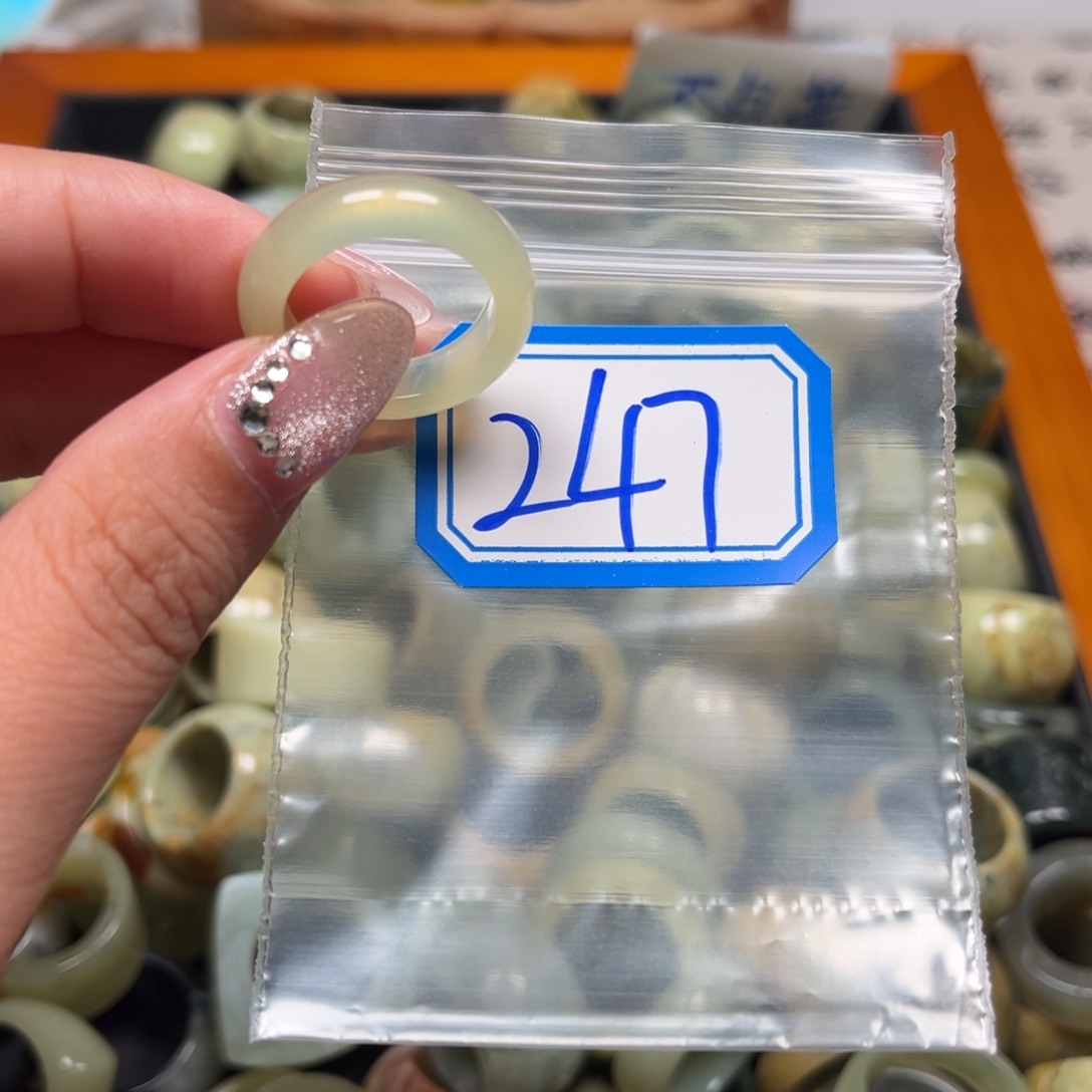 是***呀蛇纹石玉未镶嵌珠宝奇石