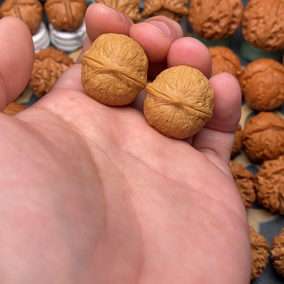 文玩核桃把件蛇皮球