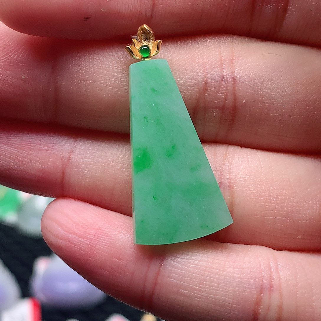 颈饰18K金镶嵌翡翠翡翠吊坠